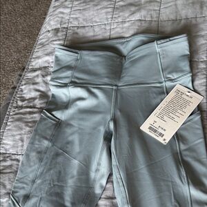 Fast and Free Crop 19” NWT size 6